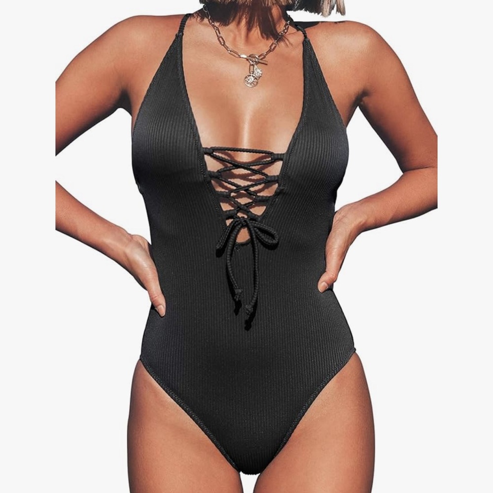 Cupshe smal black one piece